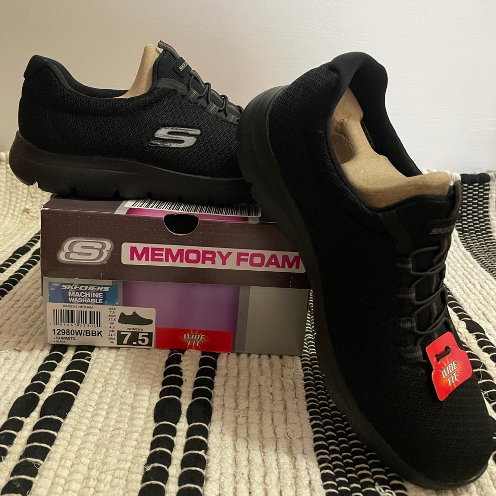 SKECHERS